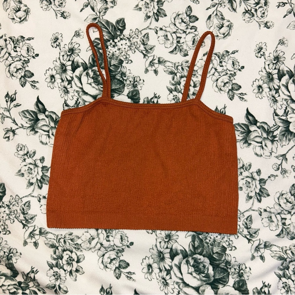 Cropped Tank Tops - Picture 4 of 5